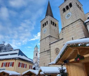 Schlossplatz Berchtesgaden in schöner Winterstimmung